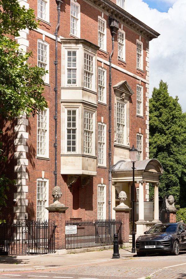090 Chelsea Embankment